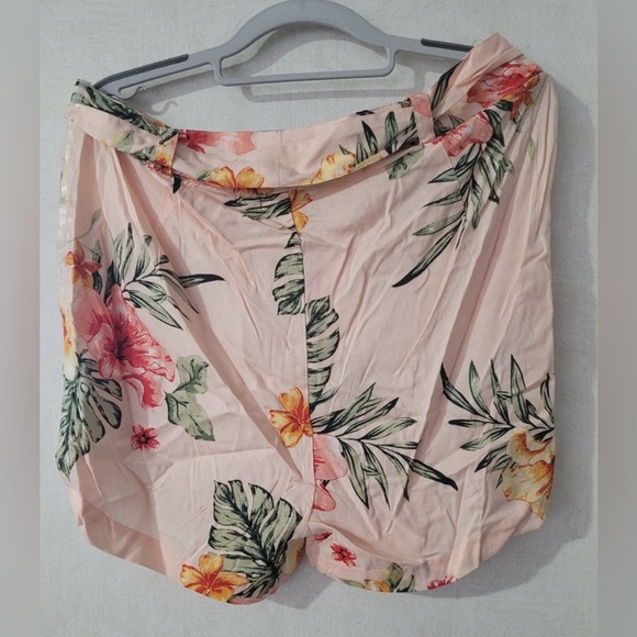 LG Hula Verdue Knotted Shorts - Picture 2 of 6